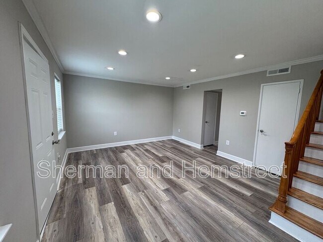 Building Photo - 2846 Walton Wy