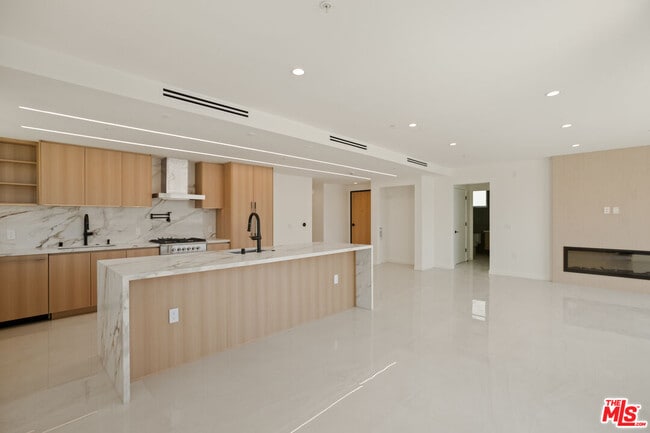 Building Photo - 1414 S Beverly Dr