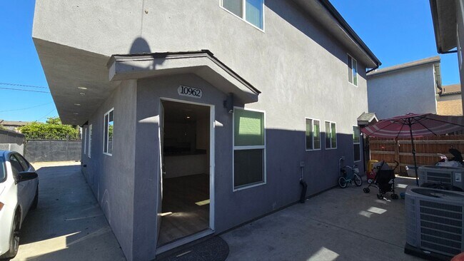Foto del edificio - 10960 Avalon Blvd
