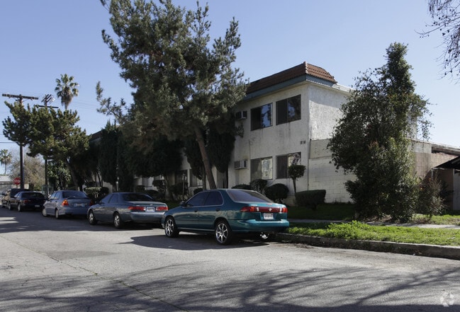 Building Photo - Reflections at Barbara Ann