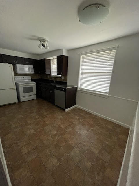 Building Photo - 2 Bedroom Duplex for Rent!