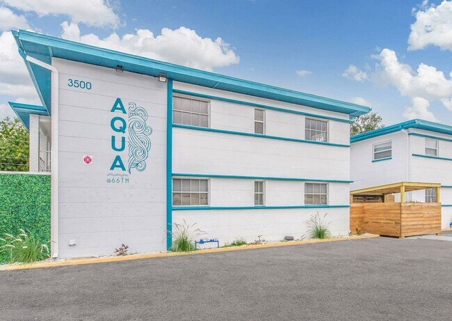 Foto del edificio - Renovated 2-Bedroom with 2 Bathrooms + Pri...