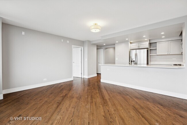 Building Photo - 1309 N Wells St