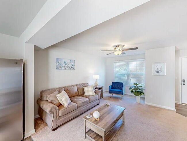 Building Photo - 3 Bedroom Townhome in Greer