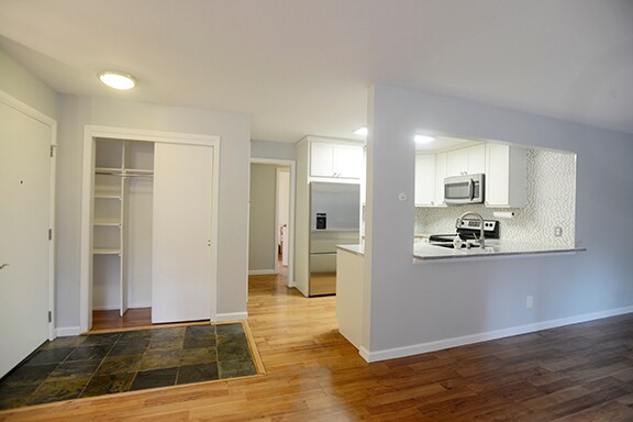 Entry/Kitchen - 1895 Alpine Ave