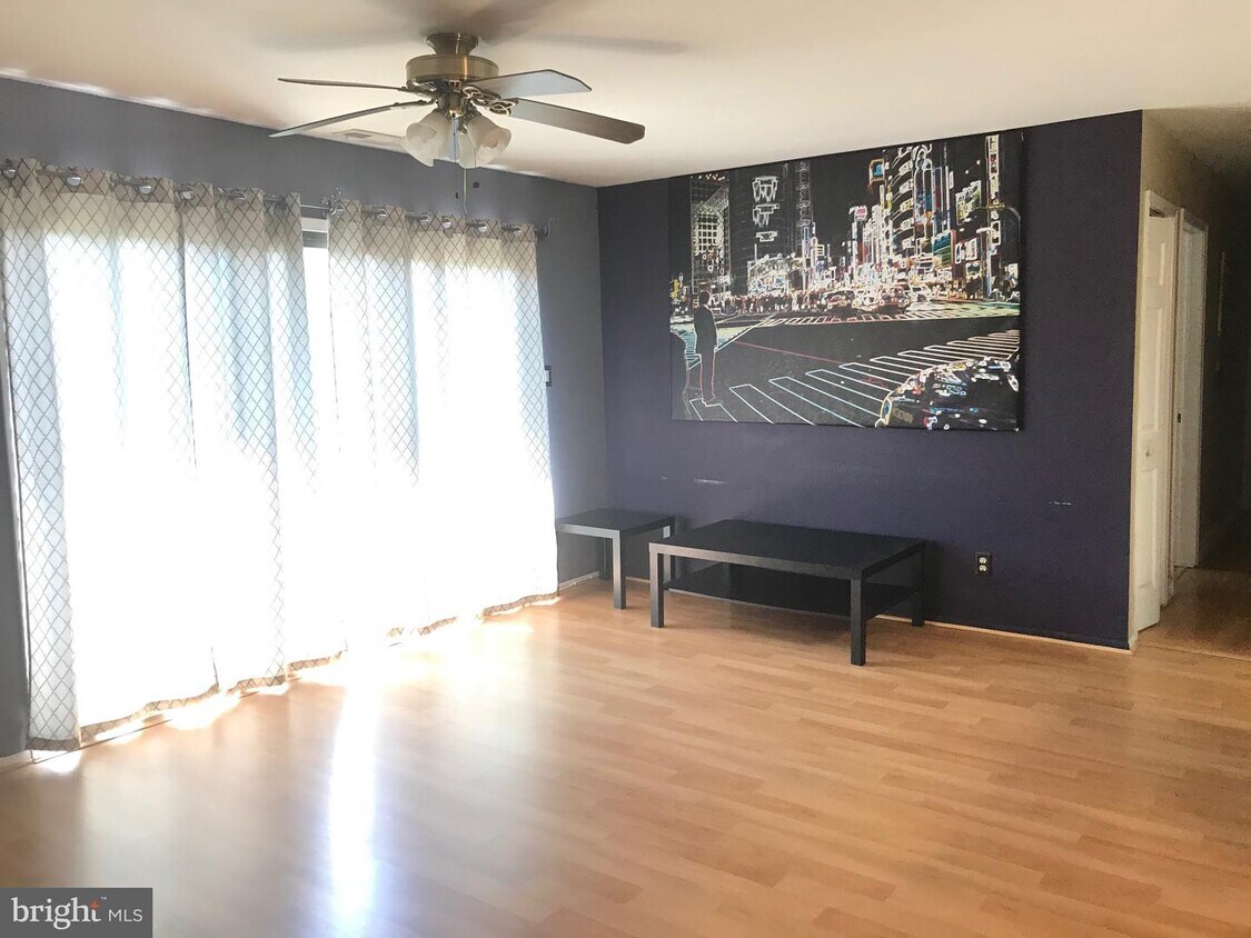 1404 Woodhollow Dr, Evesham Township, NJ 08053 Condo for Rent in