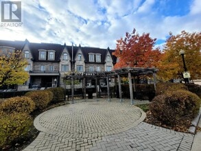 Building Photo - 320 John St.