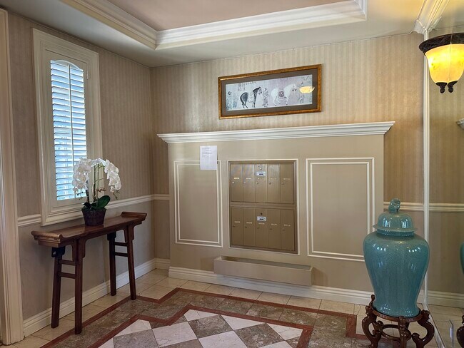 Lobby - 10595 Ashton Ave