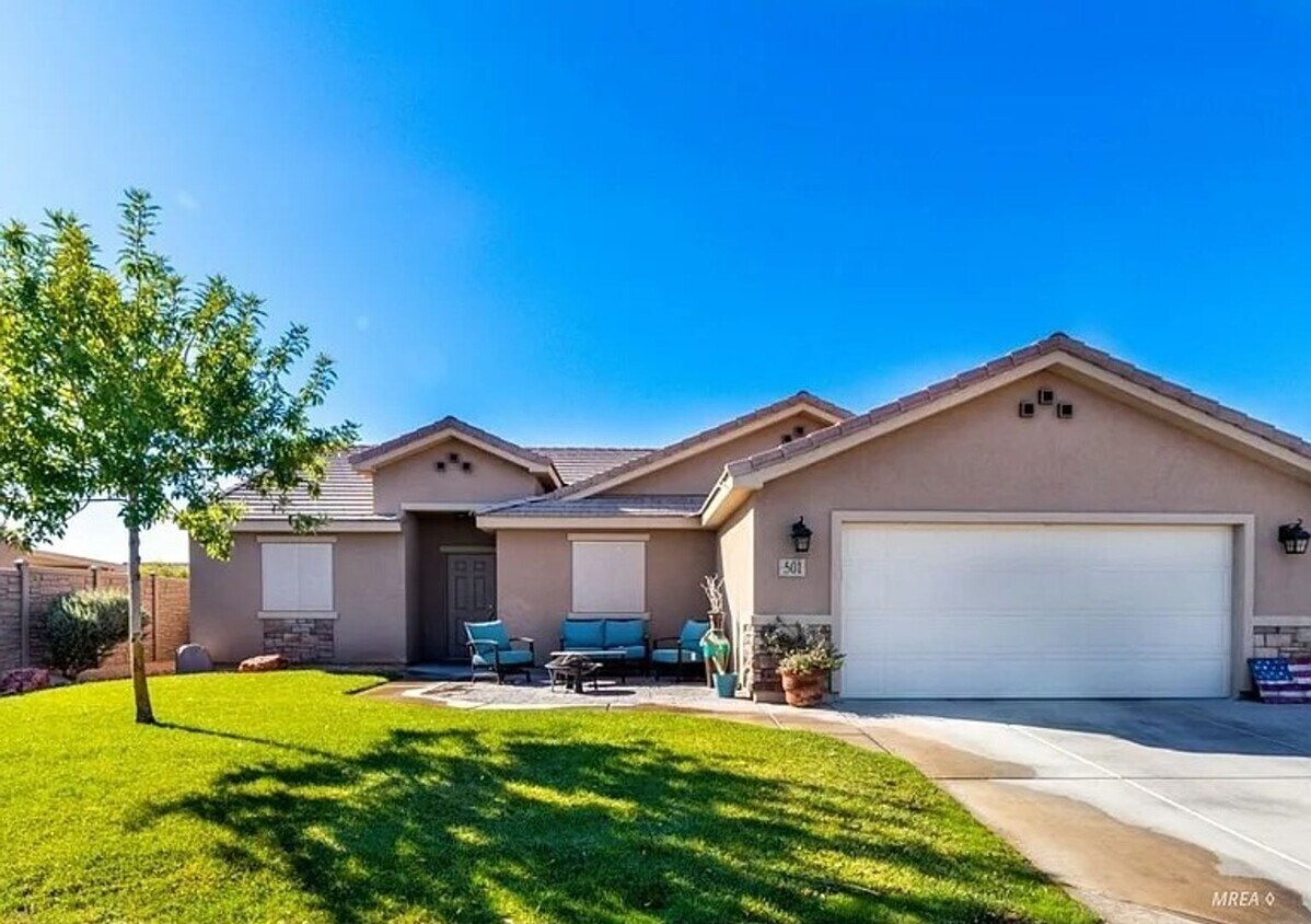 Foto principal - Fully Furnished Trailside Home!