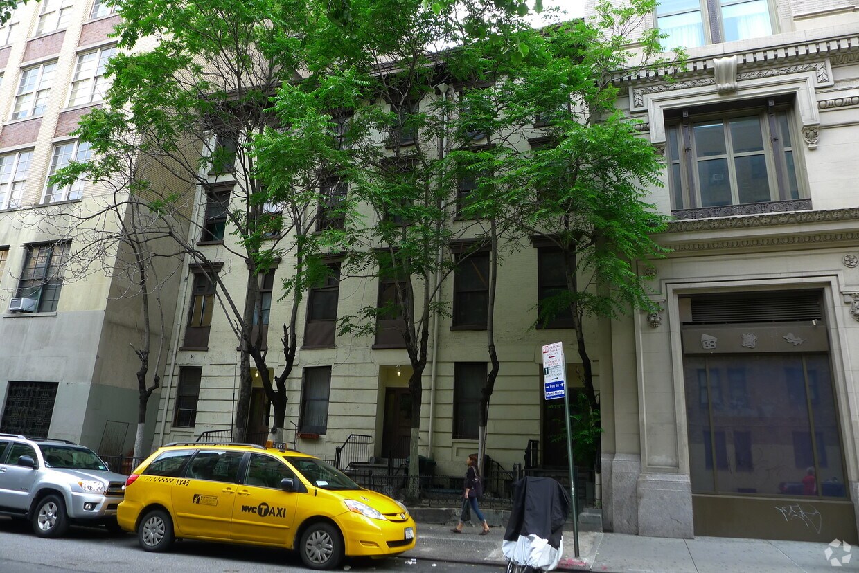 Primary Photo - 219-223 W 24th St