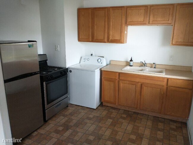 Building Photo - 3 br, 1 bath House - 6832 Olcott Ave