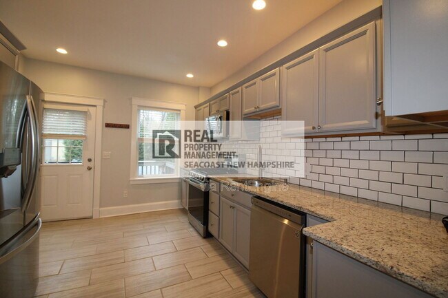 Foto del edificio - 586 Central Ave