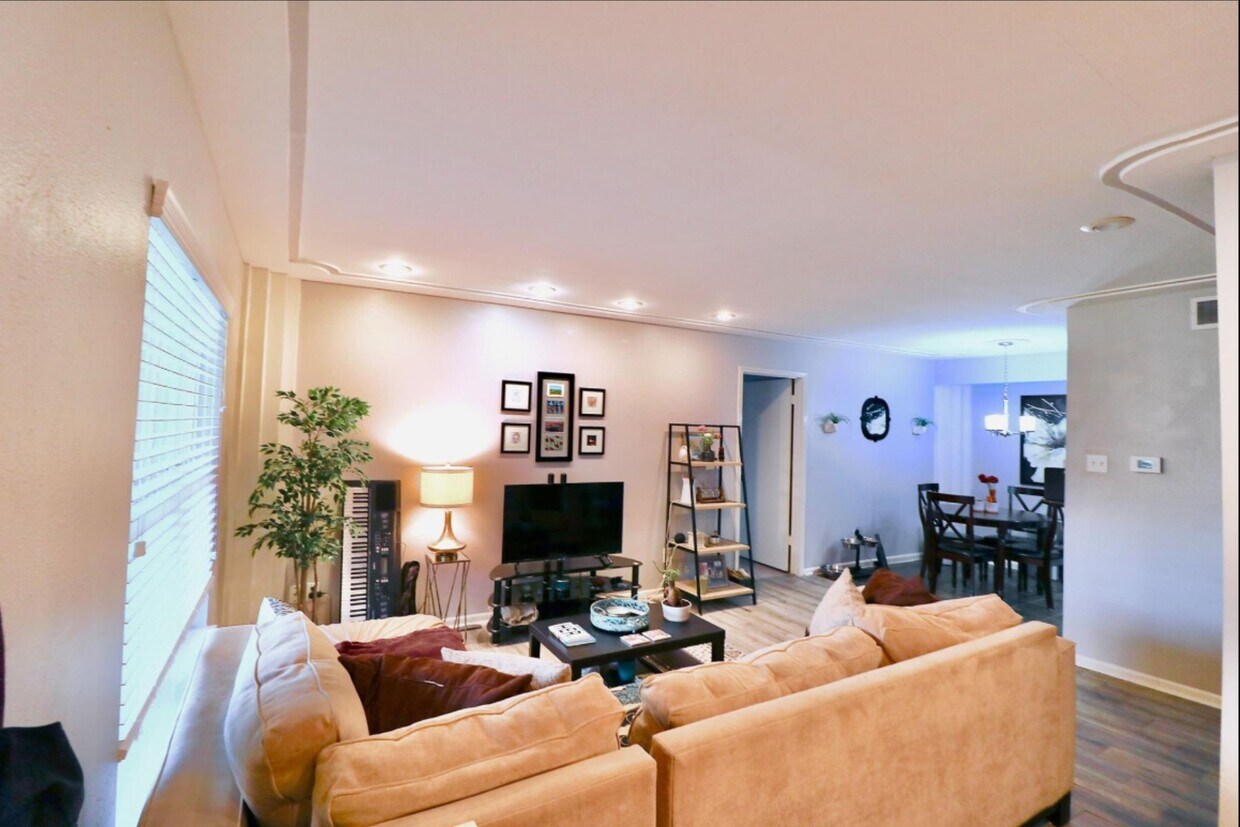 Primary Photo - 855 Augusta Dr