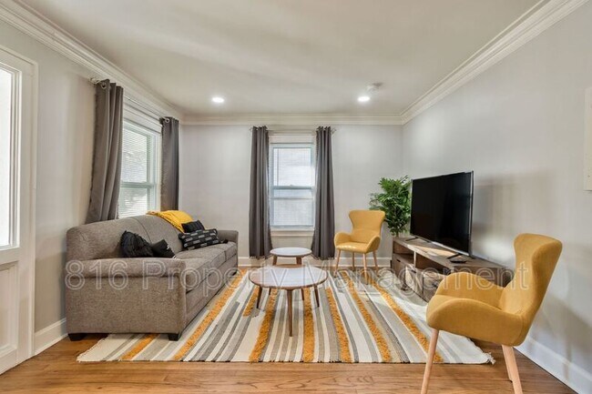 Foto del edificio - 5722 Charlotte St