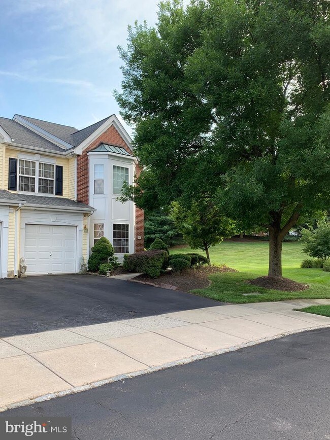 Building Photo - 201 Holly Hill Ct