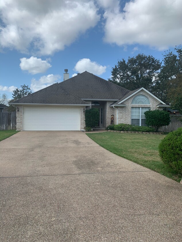 Primary Photo - 2379 Kendal Green Cir