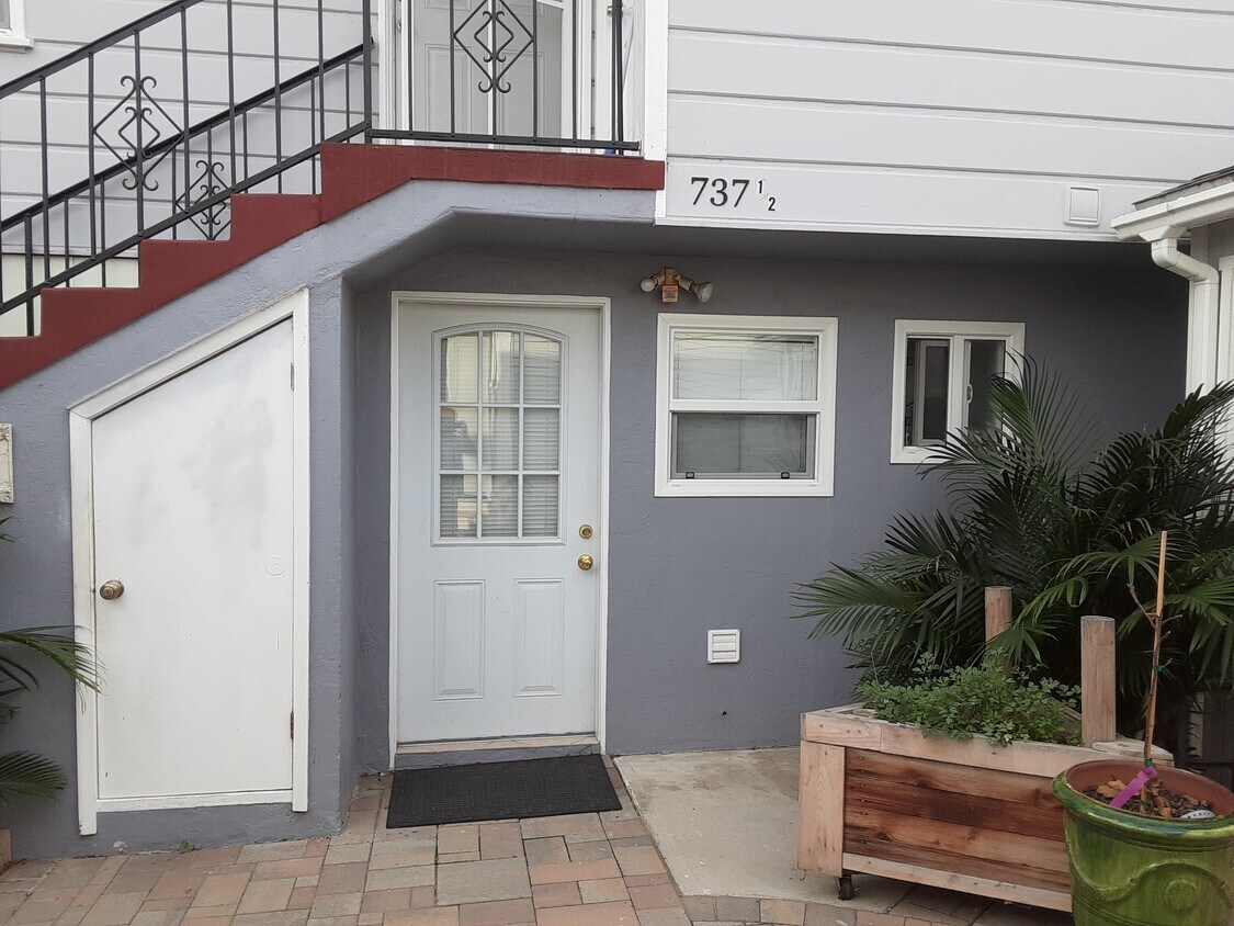Foto principal - 735 W 19th St