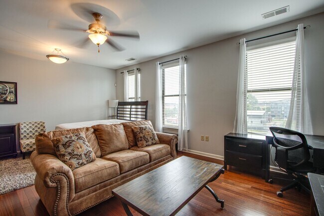 Building Photo - Furnished Studio in Carolina Lofts