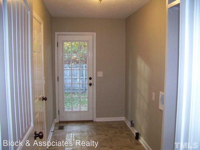 Building Photo - 3 br, 2 bath House - 7304 Avila Dr