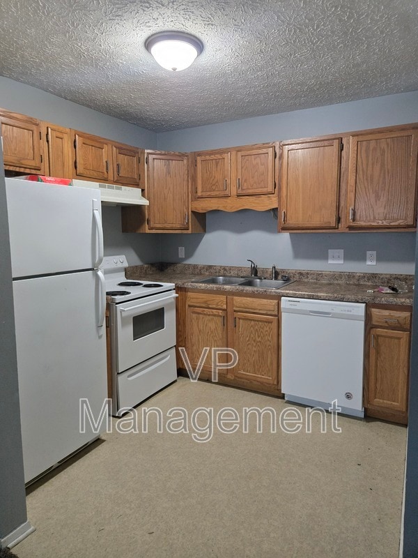 Building Photo - 2218 Emerald Dr