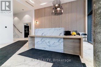 Building Photo - 15 Wellington St S