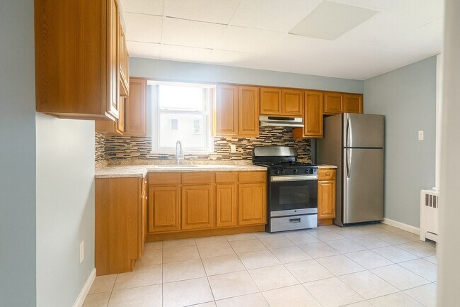EAT IN KITCHEN - 187 22nd St