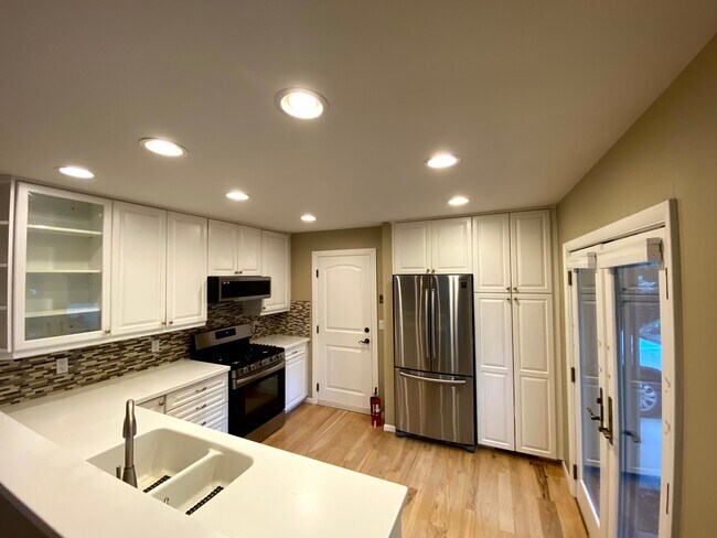 Kitchen - 191 Pawnee Dr