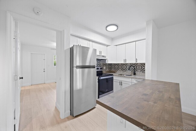 Building Photo - 1125 SW 15th Ave