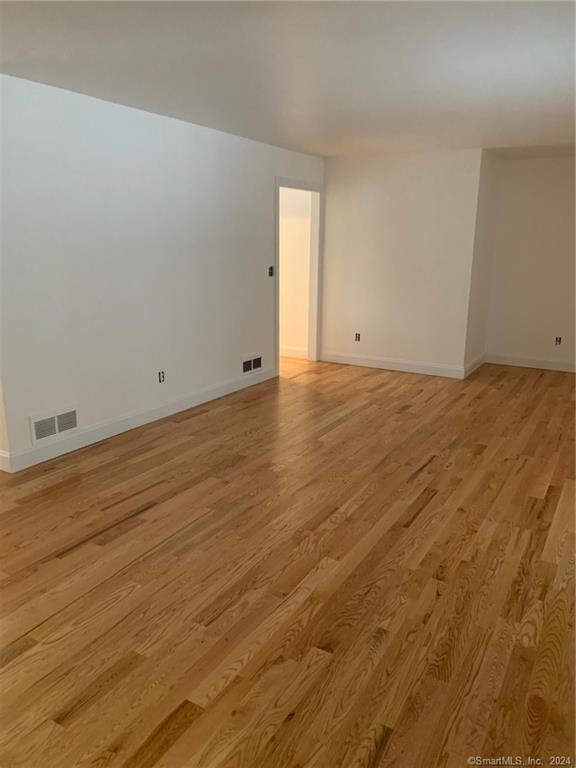 Building Photo - 211 Fox Run