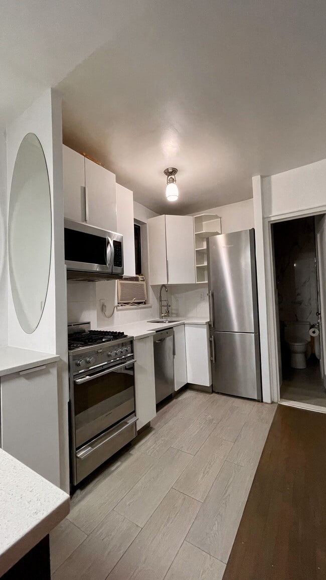 kitchen - 208 E 28th St