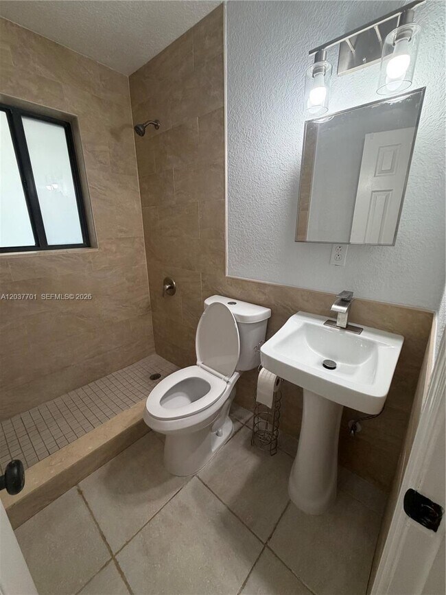 Foto del edificio - 4741 SW 3rd St