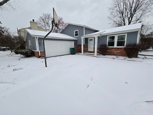 Building Photo - 3842 Farmbrook Dr