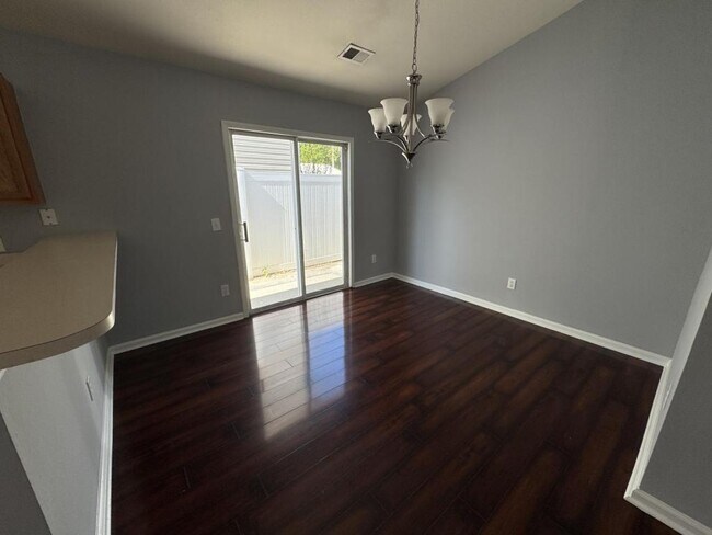 Foto del edificio - 884 Silvercrest Dr