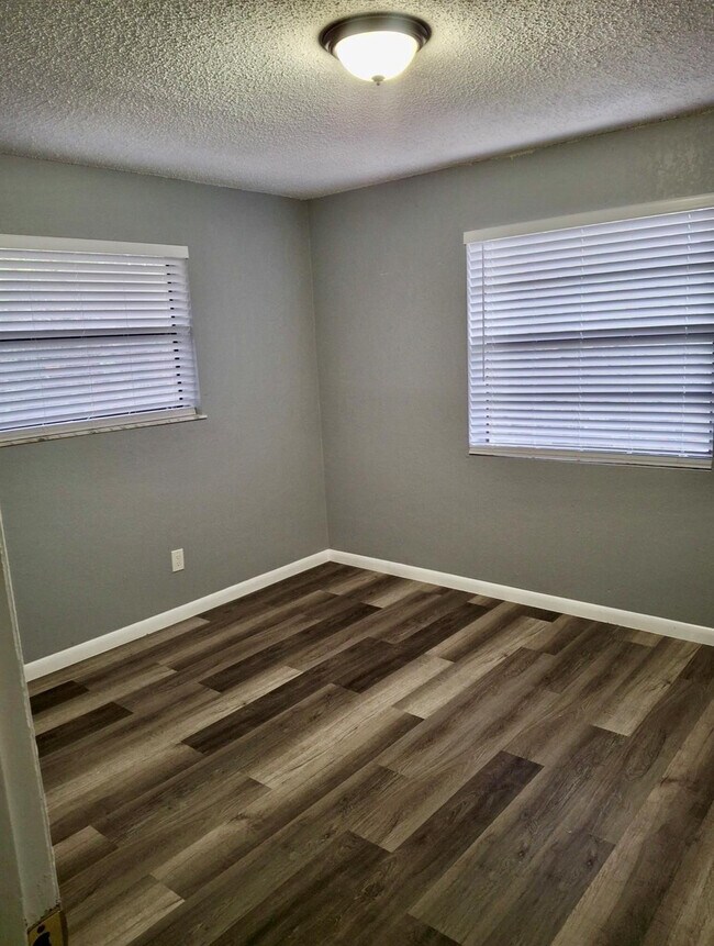 Foto del edificio - 910 Wagner Pl