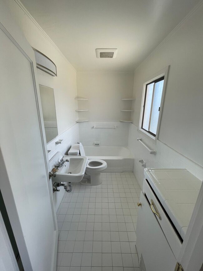 Foto del edificio - 208-212 Pinehurst Way