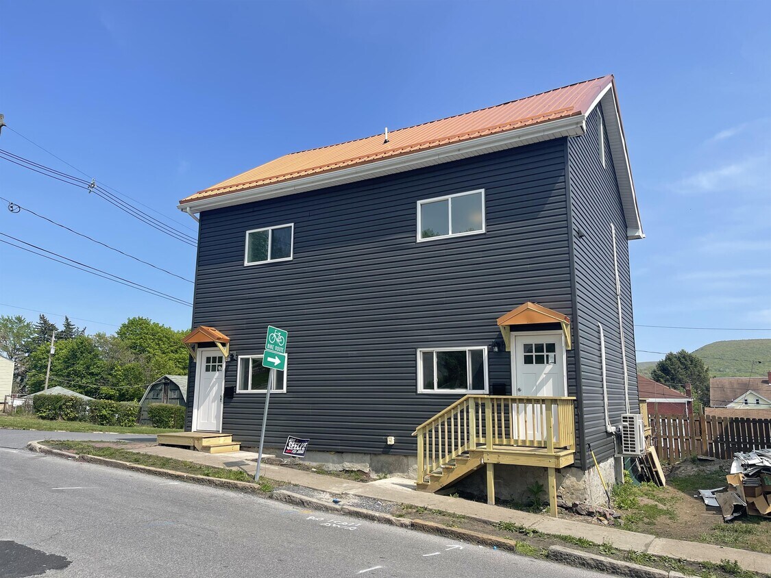 Primary Photo - 201 Howard Ave