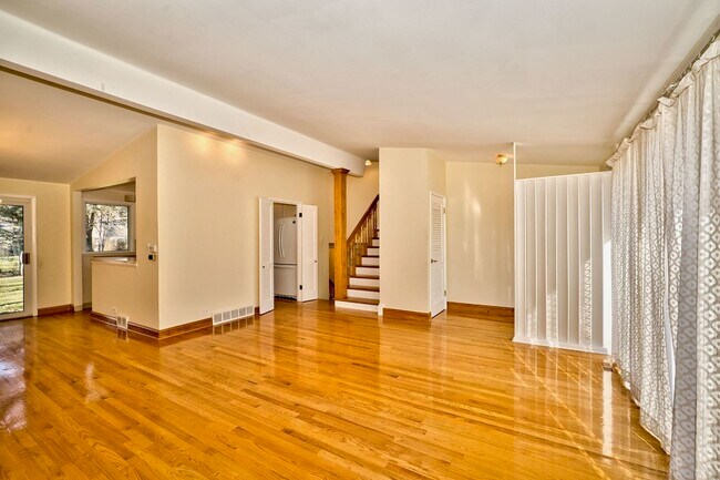 Building Photo - 612 Fairway Dr