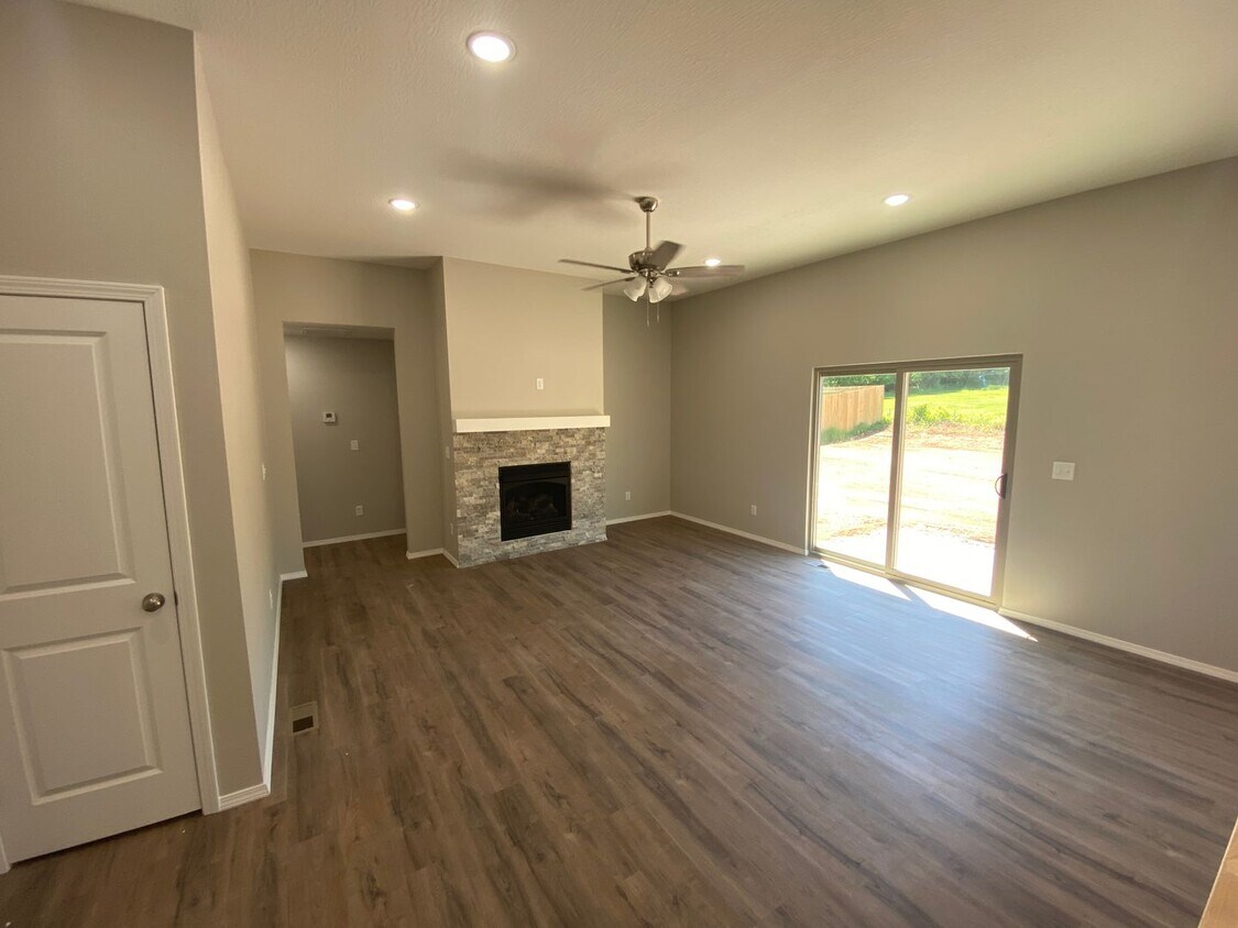 Primary Photo - Great spacious home in Willard