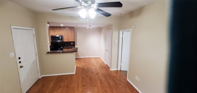 Building Photo - 114 E 31st St