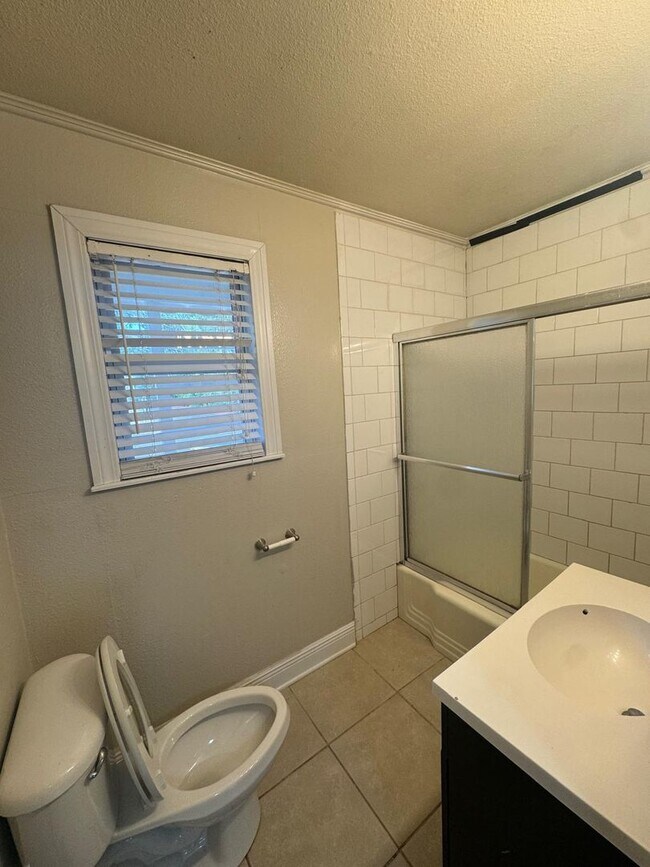 Building Photo - 1807 Jackson Bluff Rd