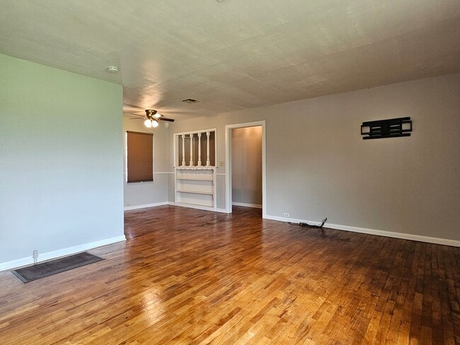 Foto del edificio - Welcome to this charming 3 bedroom, 1.5 ba...