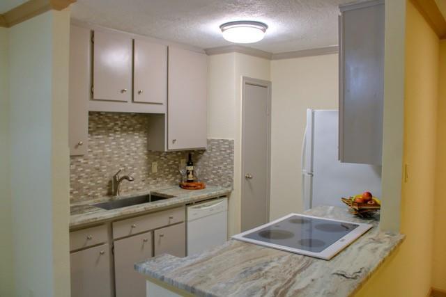 Foto del edificio - 7900 N Stadium Dr