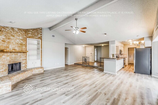 Building Photo - 2306 Cambridge Ct N