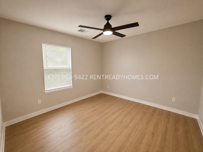 Building Photo - 10433 N Oswego St