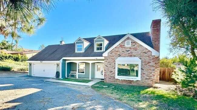 Building Photo - Beautifully Remodeled Top to Bottom Two-St...