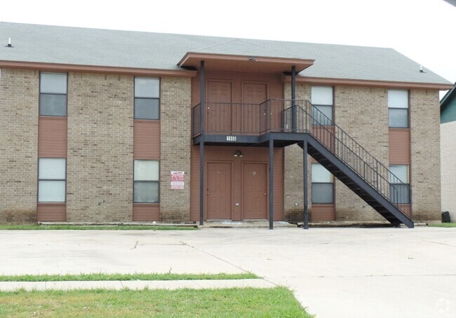 Building Photo - 1906 Windward Dr