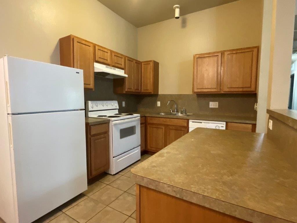 Building Photo - 3607 Vanguard Dr
