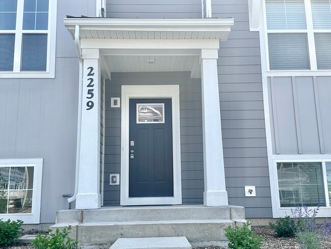 Building Photo - 2259 Glacier St