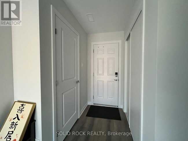 Building Photo - 501 Woodlily Private
