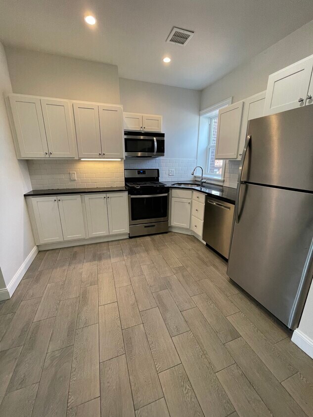 Kitchen - 4049 Spruce St